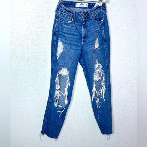 Hollister Jean Distressed 3R- waist is 26 inseam is 26 inches.  Med blue. - Picture 5 of 9